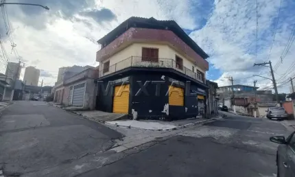 Casa 3 dormitórios, sala, cozinha, terraço por toda extensão, churrasqueira -  120m2