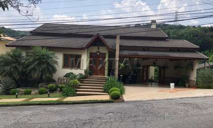 Casa à venda na Rua Maestro, Jardim Itatinga, 600 m², com piscina, 5 quartos e mobiliada.