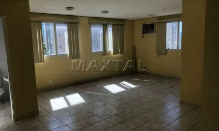 Sala comercial para locação na  água fria com 42m², 1 sala, 2 banheiro e 1 vaga.