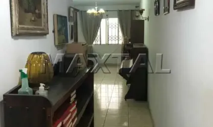 Apartamento na Parada Inglesa, com dois dormitórios, cozinha, sala, dois banheiros e vaga.