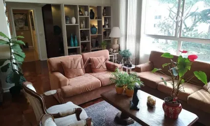 Apartamento com 3 dormitórios, sendo uma suite, amplo com 157 metros quadrados,