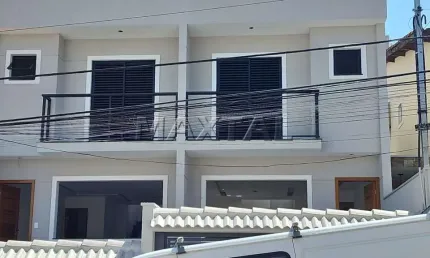 Sobrado novo residencial com 3 dormitórios, sendo 1 suíte, e 4 vagas, na Parada Inglesa, Zona Norte.