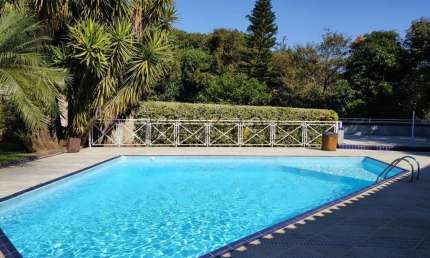 Casa à venda em condomínio fazenda em Monte Alegre do Sul,  de 400m² área útil, piscina e 4 suítes.
