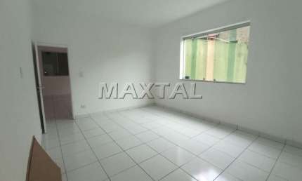 Ampla casa em condomínio fechado estilo apartamento com 2 dormitórios, sala, cozinha, na Casa Verde.