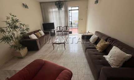 Vende sobrado no Parque do com 3 dormitórios, sendo 1 suite, sala para 2 ambientes.