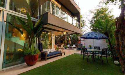 Casa de Condomínio à venda na Rua do Alto, 790m² de área útil , 4 suítes, 6 banheiros, 6 vagas.