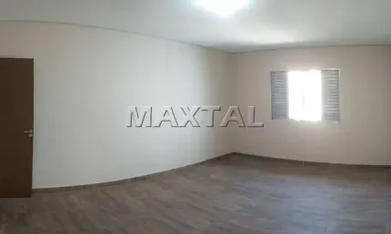 Sobrado 2 dormitórios, 1 sala, 1 cozinha, 2 banheiros e vaga de garagem para venda na Vila Gustavo.