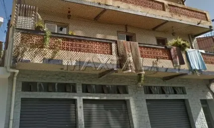 Prédio á venda de 200m², no bairro de santa teresinha. com duas casas e uma loja.