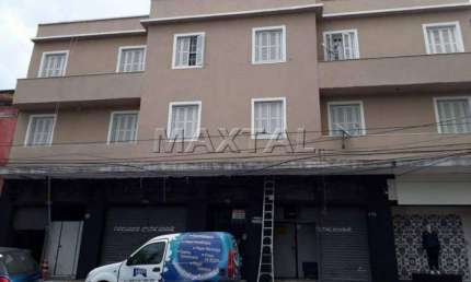 Prédio à venda, com 700m², próximo ao metrô Belém. Ideal para investidores.