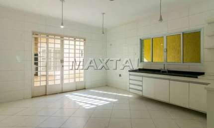 Casa na Região de Santa Teresinha com 245m², com 3 dormitórios, 3 banheiros e 5 vagas.