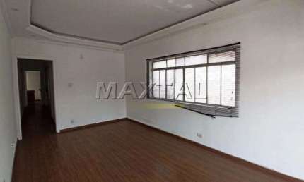 Casa comercial com 300m² no alto de Santana, 4 salas, 2 banheiros, cozinha e 2 vagas.