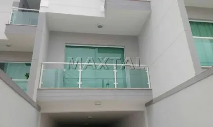 Sobrado à venda no lauzane com 3 vagas, 3 dormitórios, sendo uma suíte, churrasqueira e armários.