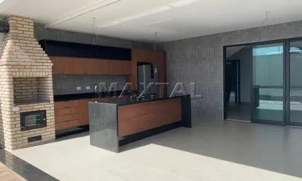Casa no Tremembé , de 400m². 4 quartos, 4 suítes, 2 lavabo, 6 vagas e piscina.