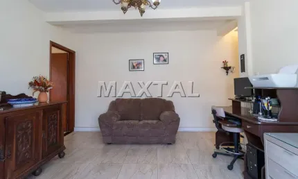 Sobrado à venda no Planalto Paulista, terreno de 276 m² e 205 m² de área construída, 4 dormitórios.