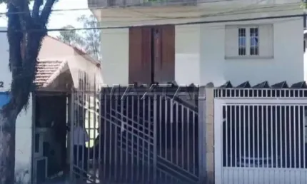 Sobrado com 92m² contendo 3 dormitórios com 1 suíte, 2 banheiros, 2 vagas. Vila Mazzei.