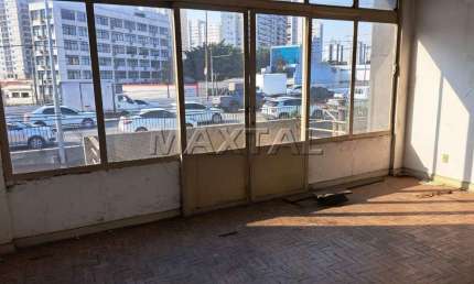 Prédio Comercial com salão amplo no térreo e 5 salas comerciais e um terraço  grande.