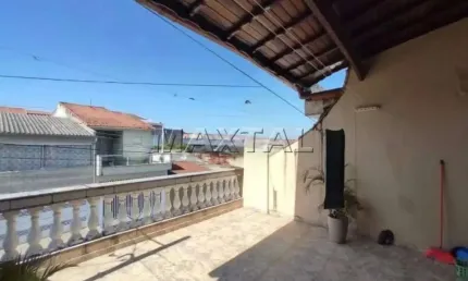 Sobrado com 226 m² à venda em Guarulhos. Com 3 dormitórios, 1 suíte, 2 banheiros e 2 vagas.