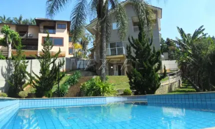 Casa em condomínio mairiporã com 1300m², com 4 dormitório, 4 suítes, 2 salas, 6 banheiros e 3 vagas.