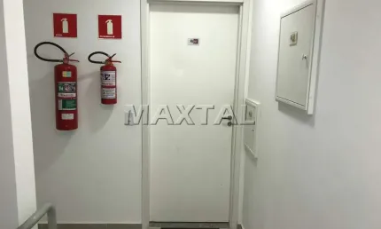 Apartamento de condomínio de 52m², 2 dormitórios, 1 sala, 1 vaga e  varanda.