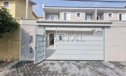 Sobrado Novo com 3 dormitórios sendo 1 suite, sala cozinha banheiro lavabo 2 vagas e churrasqueira.