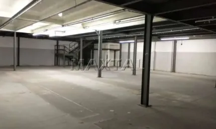 Galpão comercial à Venda de 1000 m². Com 2 banheiros e 8 vagas. No Bairro do LImão.