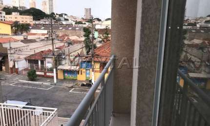 Apartamento de Condomínio, 47m², 2 dormitórios, 1 sala, 1 banheiro, área de serviço e varanda.