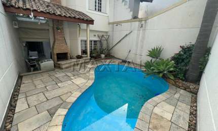 Sobrado de Alto Padrão de 257m², 4 suítes,  Suíte master com hidro dupla 3 vagas.