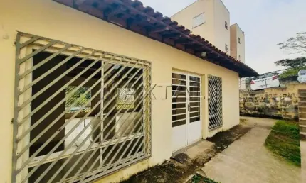 Apartamento em Poá com 50 metros. Com 2 quartos, sala, cozinha e vaga de garagem.
