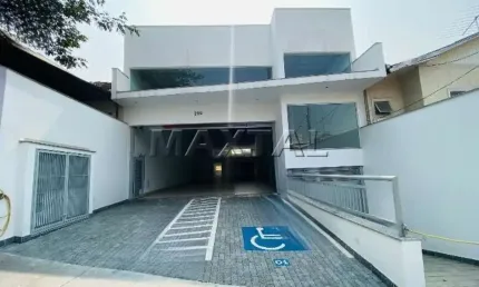 Salão 740 m², salão térreo com 2 banheiros e 1 copa, mezanino com 1 banheiro, subsolo,  e 5 vagas.