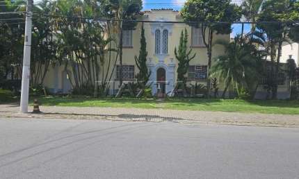 Casa à venda com 237m² com 9 salas, 6 banheiros, 7 vagas, no Jardim Paulista.
