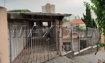 Casa à venda na Água Fria, de 270m². Com 5 dormitórios, 1 suíte, 4 banheiros e 2 vagas.