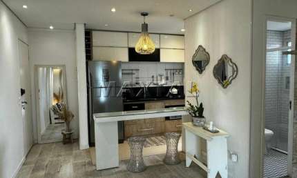 Apartamento de 55m² à venda na Luz inteiro reformado, 2 dormitórios, 1 banheiro e 1 vaga. Com lazer.