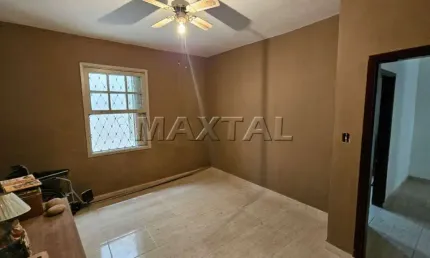Casa com 210m², 3 quartos, 2 salas, 2 vagas, com edícula próximo a alfredo pujol e ao cpor.