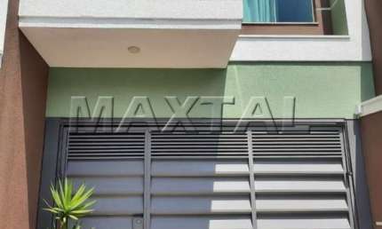 Sobrado à venda na Água Fria. De 100m², 3 dormitórios, 4 banheiros e 3 vagas.