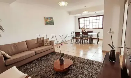 Sobrado Tremembé, 2 dormitórios, churrasqueira, espaço para academia ou salão de festas e 8 vagas.
