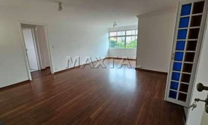 Apartamento com 105m², 3 quartos, 1 suíte, 3 banheiros, 2 vagas e 2 salas. Próximo metrô Santana.
