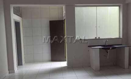 Casa em condomínio fechado para locação no Parque Peruche. De 60m², com 1 dormitório.