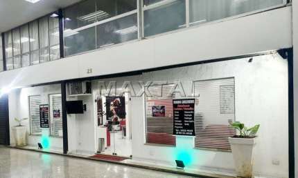 Vende-se loja na Avenida Ipiranga com 140m², toda em piso frio, salão amplo e 2 banheiros.