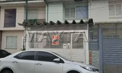 Sobrado à venda com 110m², 2 quartos e 1 vaga  quintal e quarto e banheiros fundos.