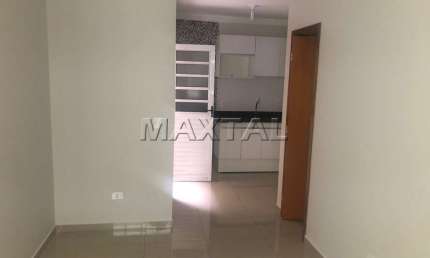 Sobrado em Condomínio fechado no Vila Nivi com 55m², com 2 Dormitórios, 2 Banheiros e 1 vaga.
