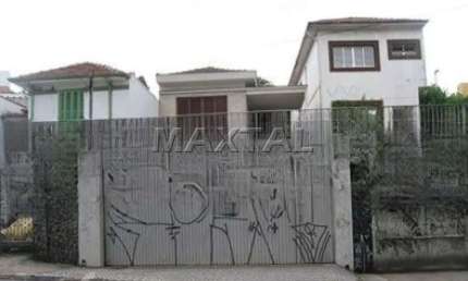 Casa Assobradada com 190m², 3 dormitórios, 4 banheiros e 4 vagas de garagem.