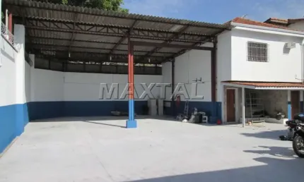 Galpão 330m² na região da Lapa, altura de 5m, 3 salas de escritório, copa, 3 banheiros.