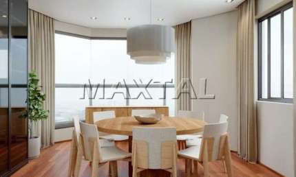 Apartamento à venda com 4 dormitórios, 2 suítes, 5 banheiros e 3 vagas, de 210m².