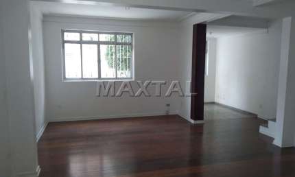 Sobrado de Vila[ de 350m²  á venda em Santana.  Com 3 suítes, 8 vagas de garagem.