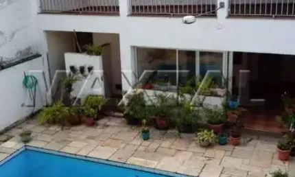 Sobrado à venda de 2 andares, 4 dormitórios. 6 vagas e piscina, no Jardim França.