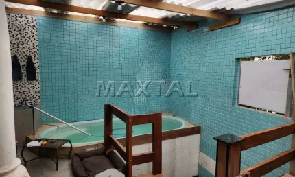 Sobrado à venda, com 4 dormitórios, 2 suítes, 4 banheiros, piscina no Jardim São Paulo.