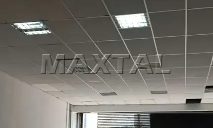 Galpão na Água Fria para alugar, com 600m²  de vão livre e 2 banheiros e recepção.