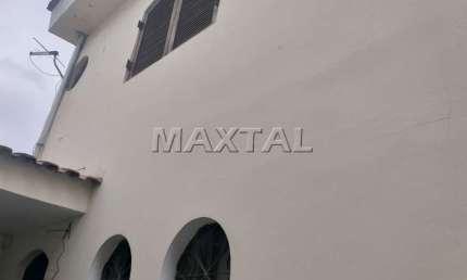 Terreno amplo à venda, com 3 casas antiga, de 250m², na Santa Teresinha.