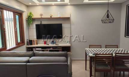 Casa em Condomínio Fechado 128 m²,  Cozinha mobiliada , 3 dormitórios, 1 suíte e 2 vagas.