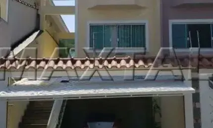 Casa 3 dormitórios, 3 suítes, 2 salas, 5 banheiros, 3 vagas e sistema fotovoltaico.